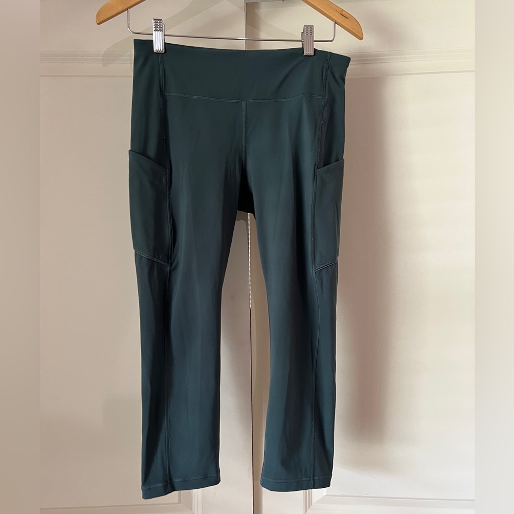 LuLuLemon Marine Dark Green Calf Length Leggings